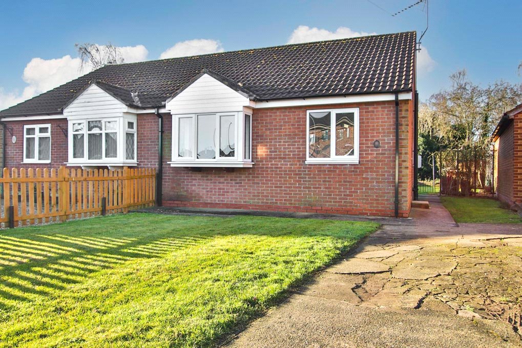2 bed bungalow for sale in Fulford Crescent, New Holland - Property Image 1