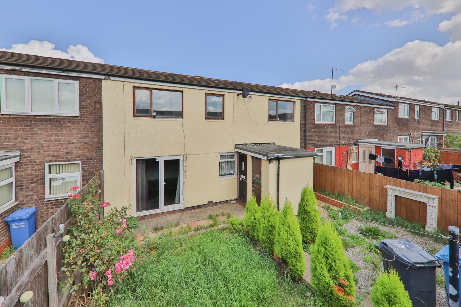 3 bed house for sale in Sheldon Close, Bransholme - Property Image 1