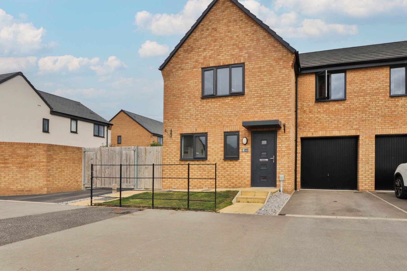 4 bed house for sale in Diversity Drive, Kingswood, HU7 