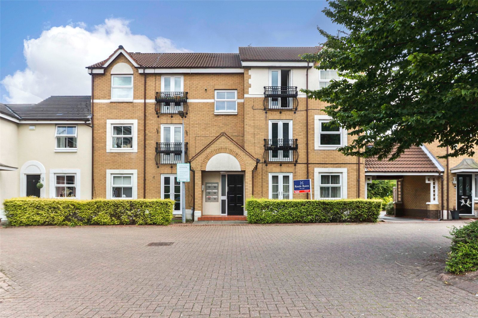 2 bed apartment for sale in Lealholme Court, Howdale Road, HU8 