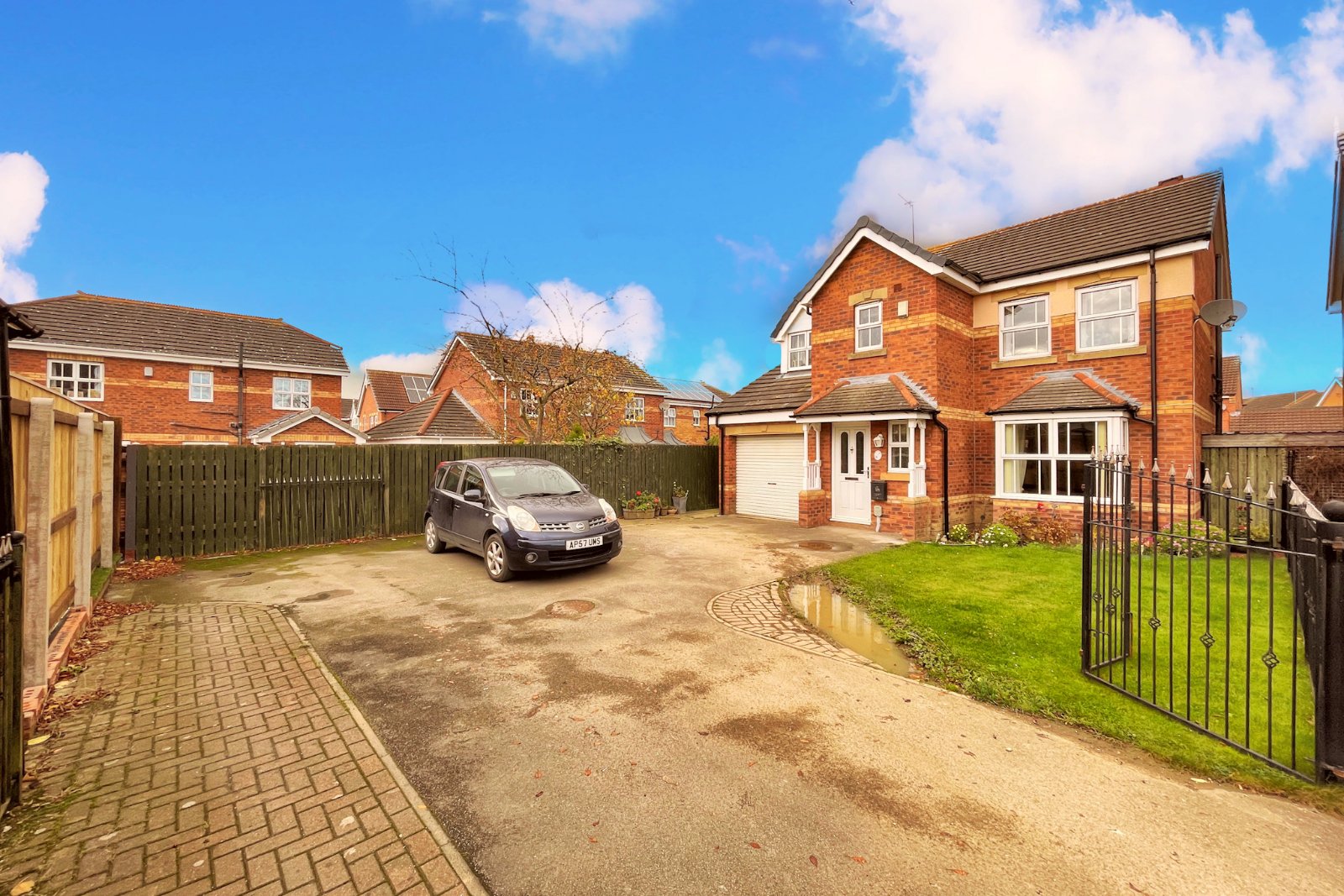 4 bed house for sale in Trent Park, Kingswood - Property Image 1
