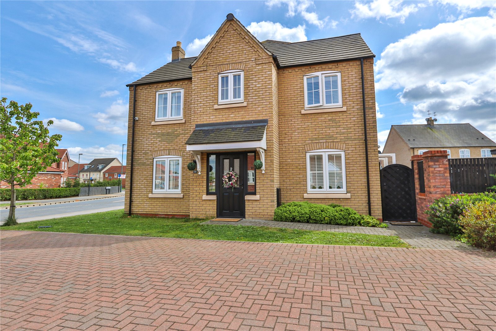 3 bed house for sale in Hamlet Drive, Kingswood, HU7 