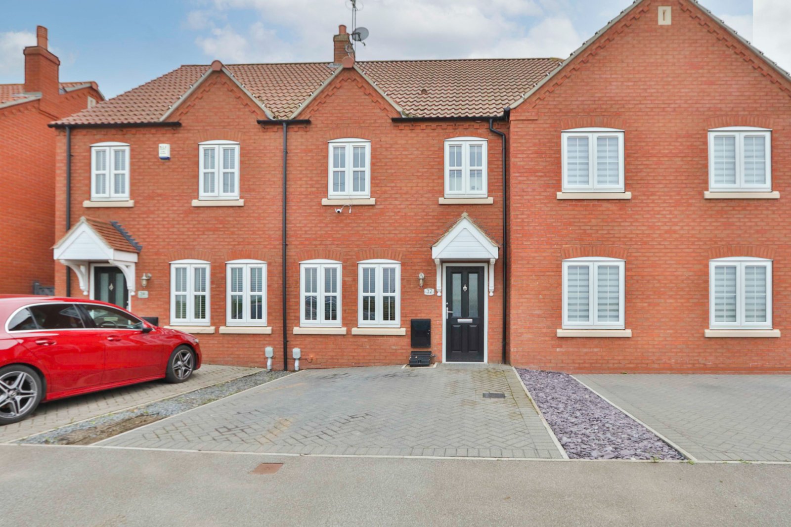3 bed house for sale in Stable Way, Kingswood 0