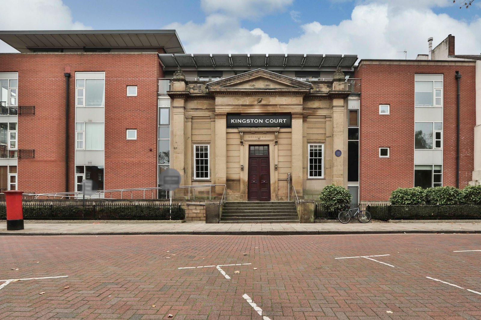 2 bed apartment for sale in Kingston Square, Hull  - Property Image 1