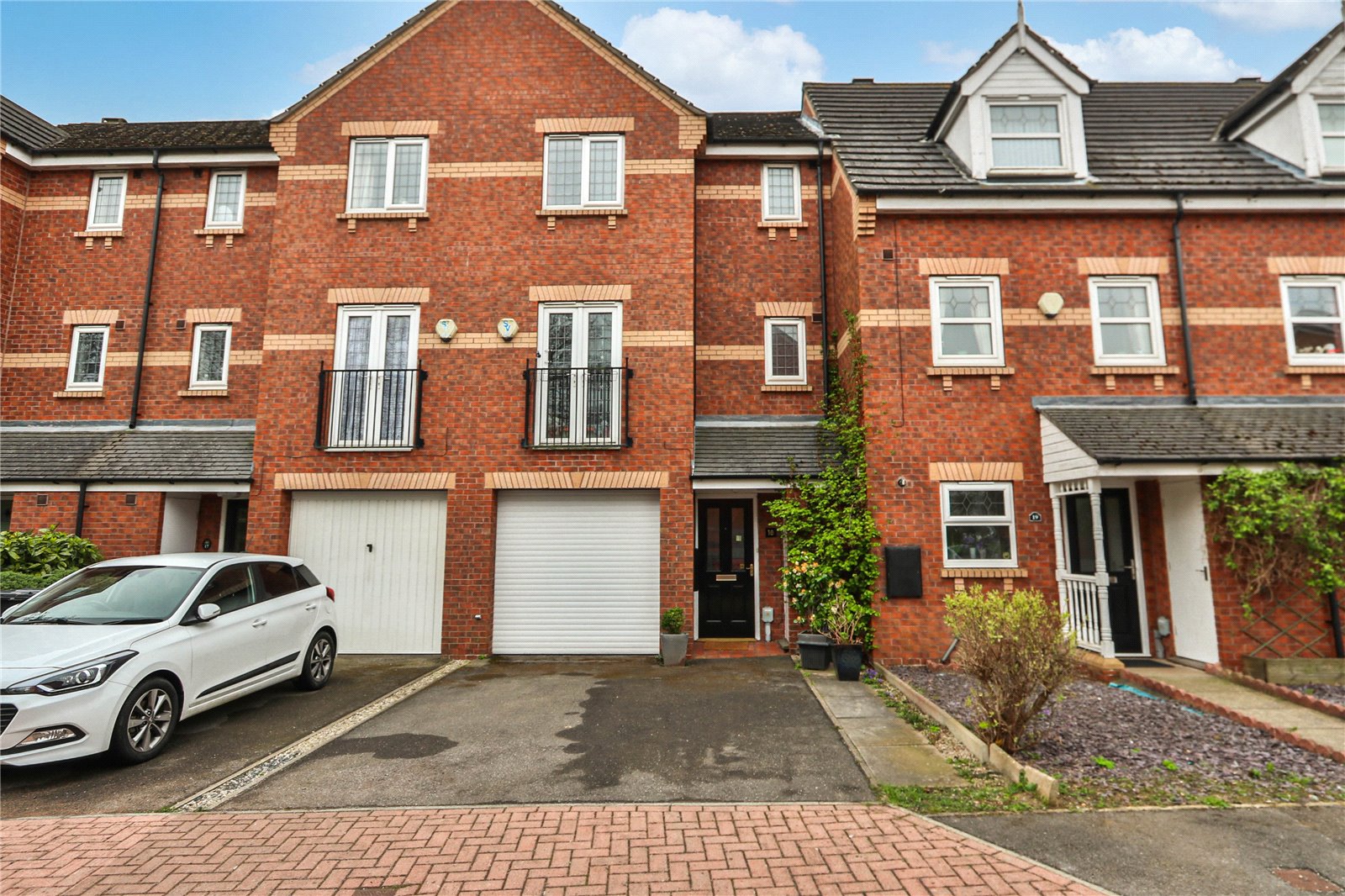 4 bed house for sale in Philip Larkin Close, Hull - Property Image 1