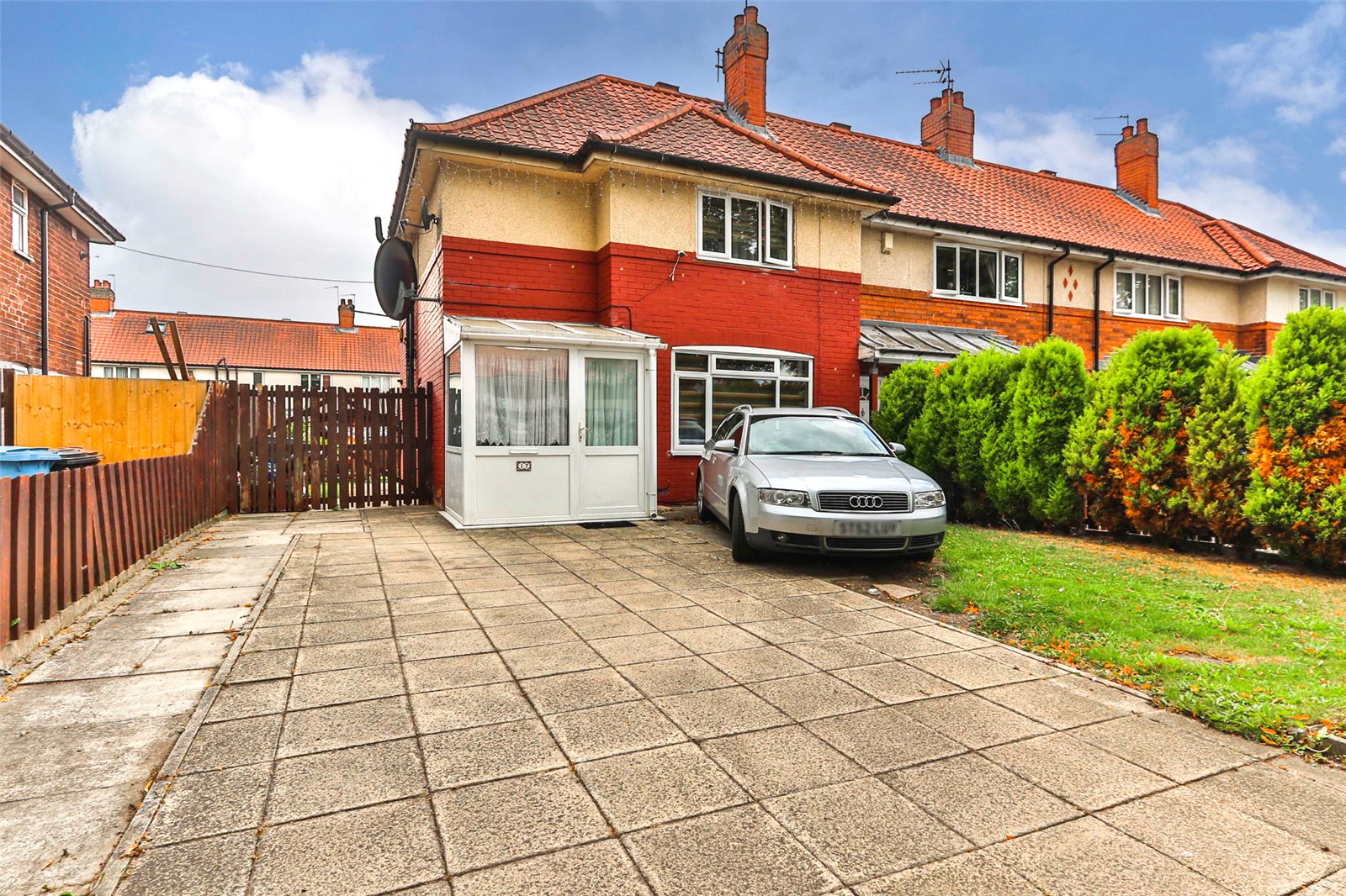 3 bed house for sale in York Road, Hull - Property Image 1