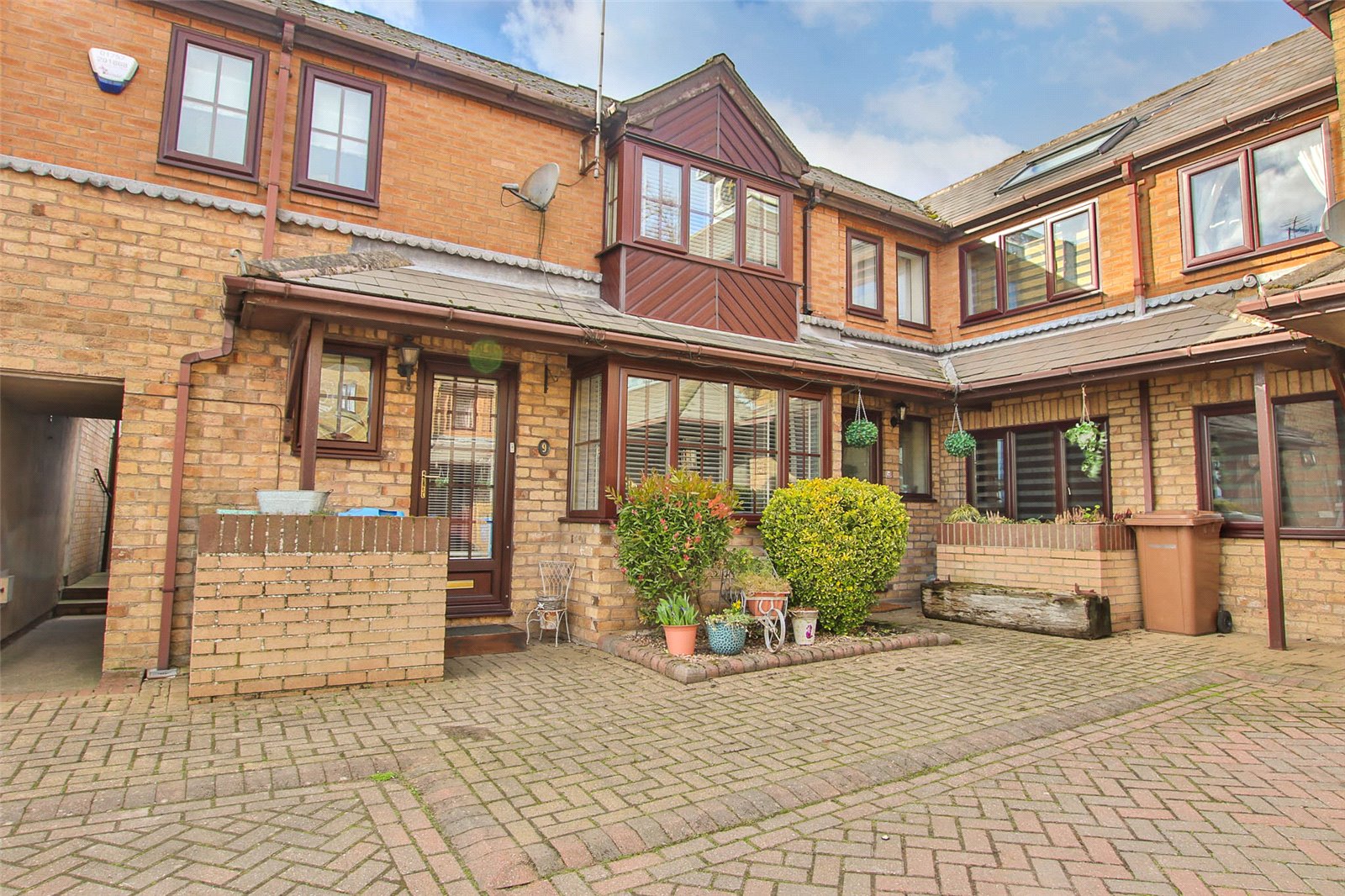 2 bed house for sale in Cliff Road, Hessle  - Property Image 1