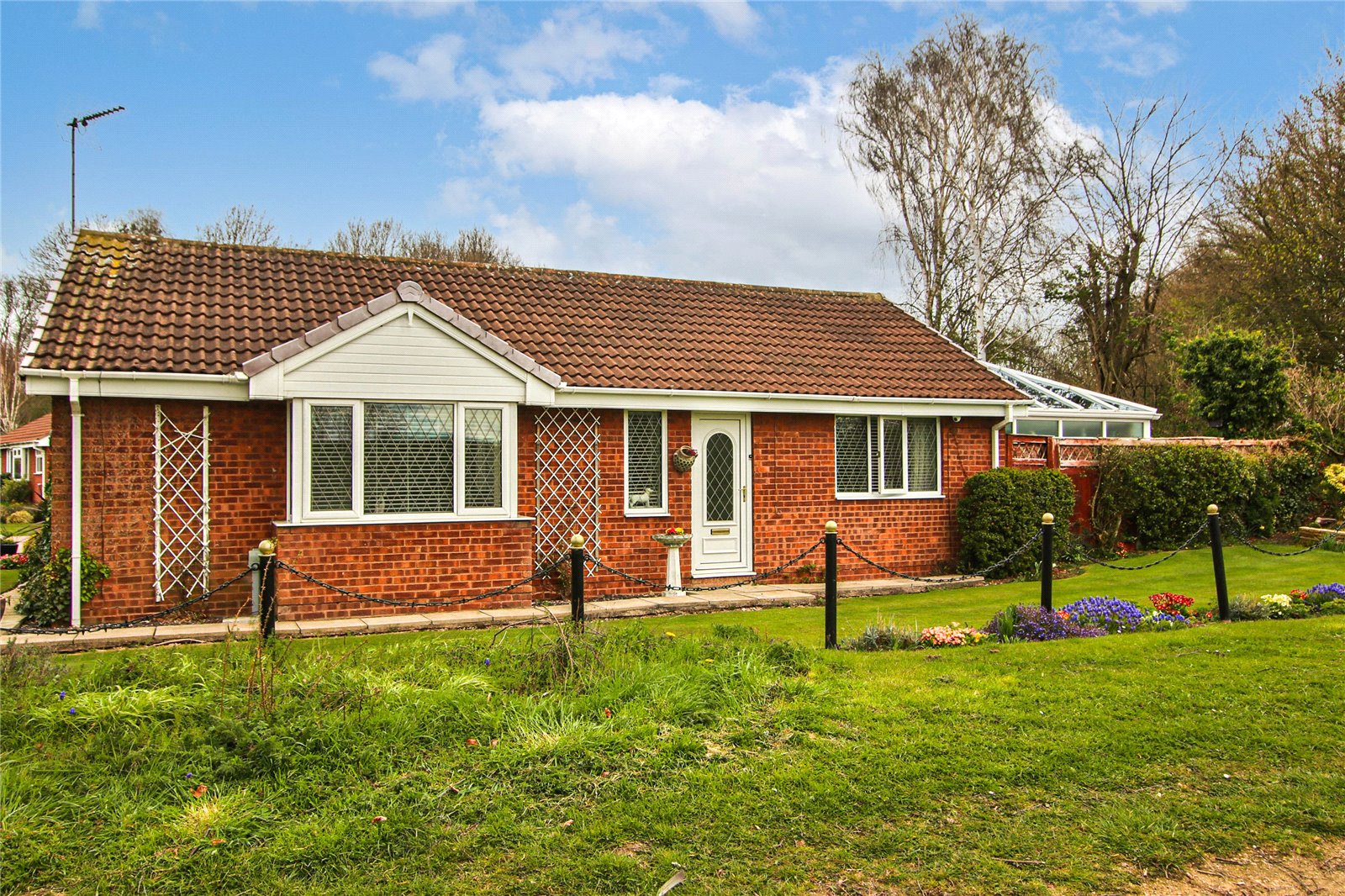 2 bed bungalow for sale in Oxenhope Road, Hull, HU6 