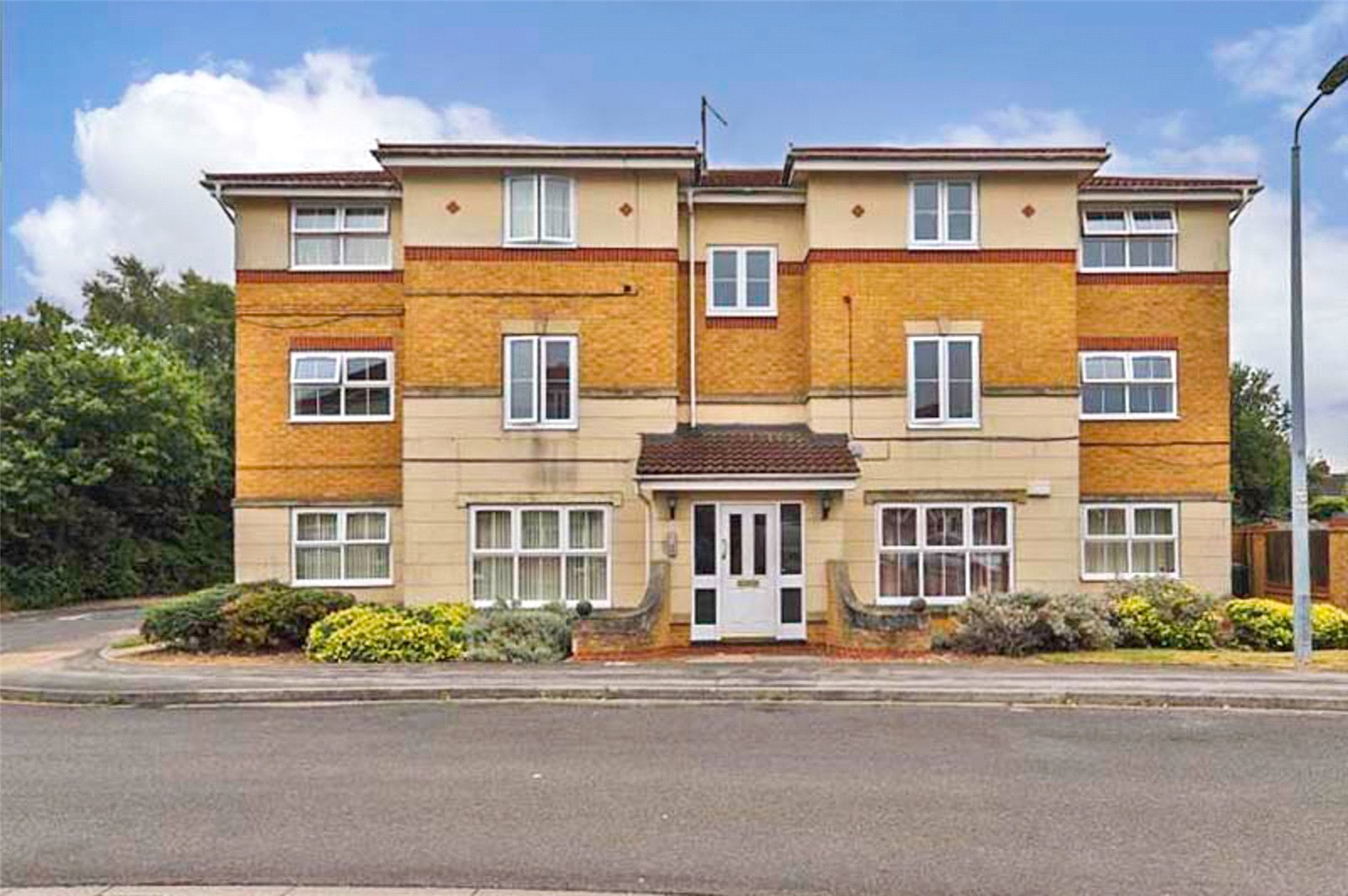 2 bed apartment for sale in Bermondsey Drive, Hull, HU5 