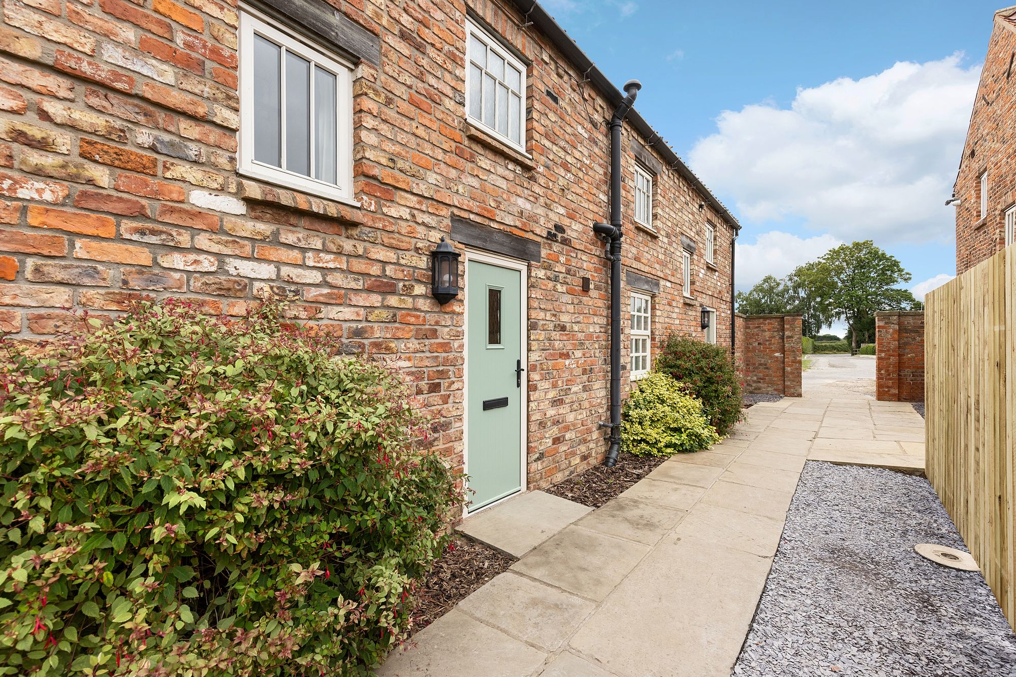 3 bed terraced cottage for sale in Chestnut Farm, York  - Property Image 1