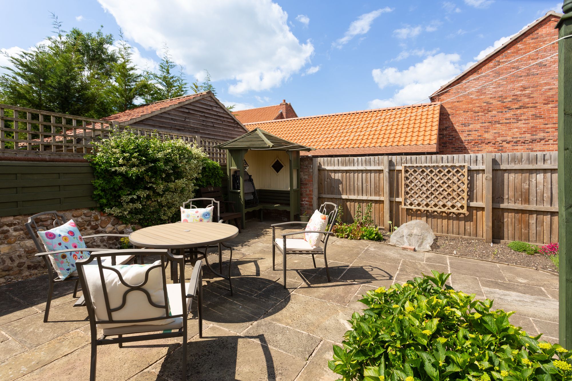 2 bed cottage for sale in Main Street, York  - Property Image 3