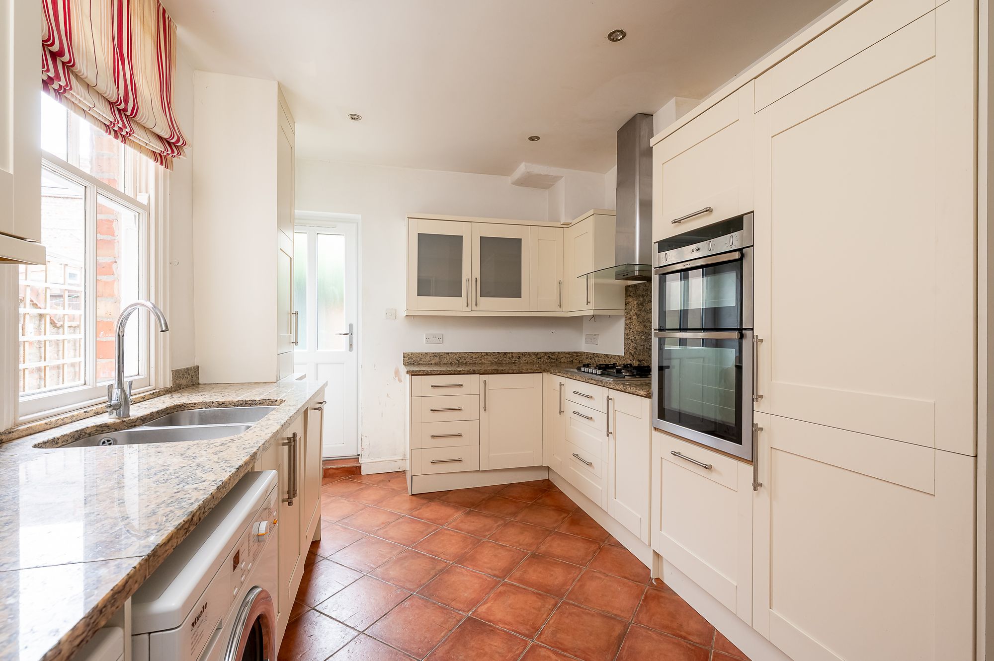 2 bed mid-terraced house for sale in Knavesmire Crescent, York  - Property Image 5