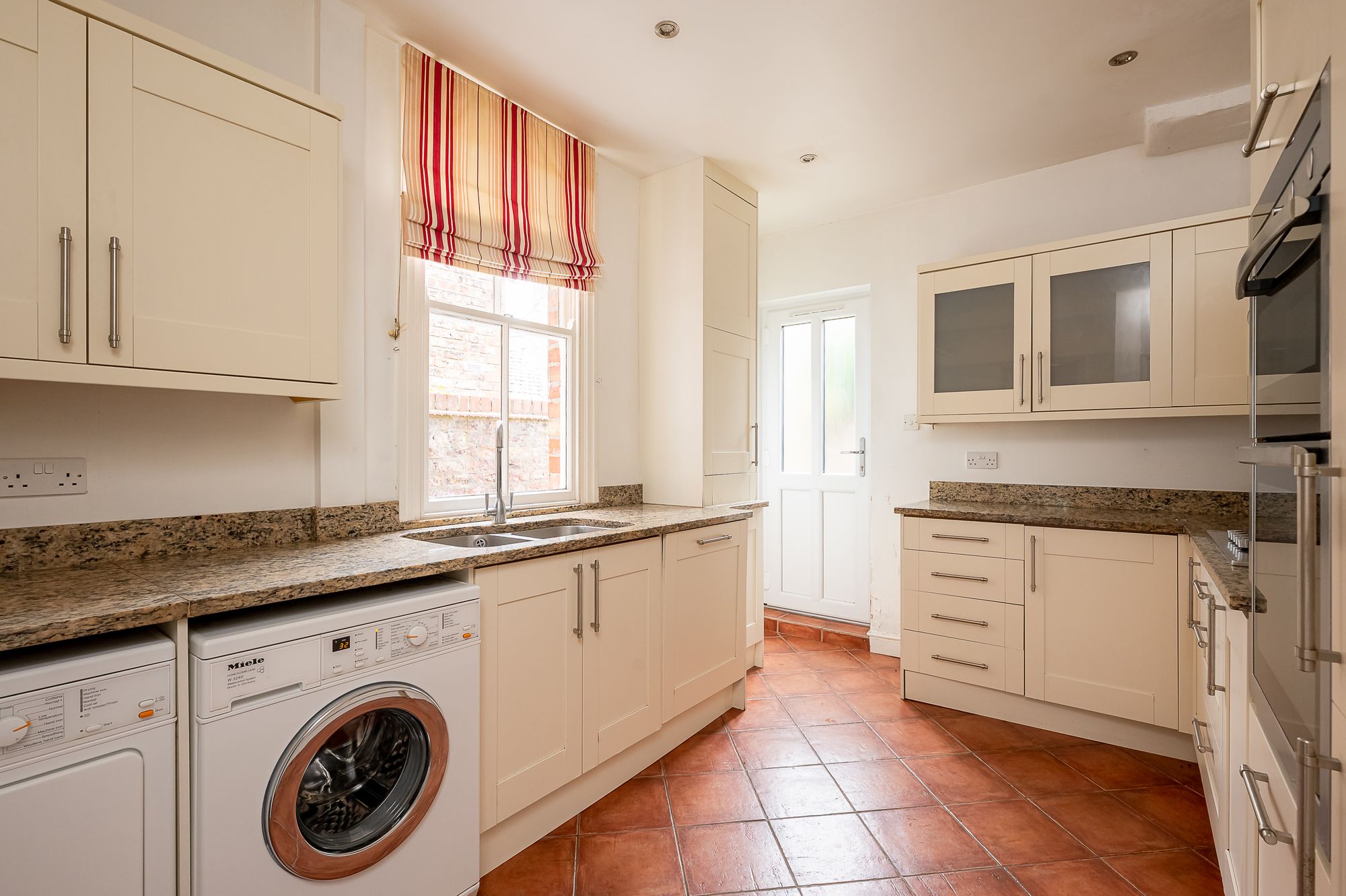2 bed mid-terraced house for sale in Knavesmire Crescent, York  - Property Image 6