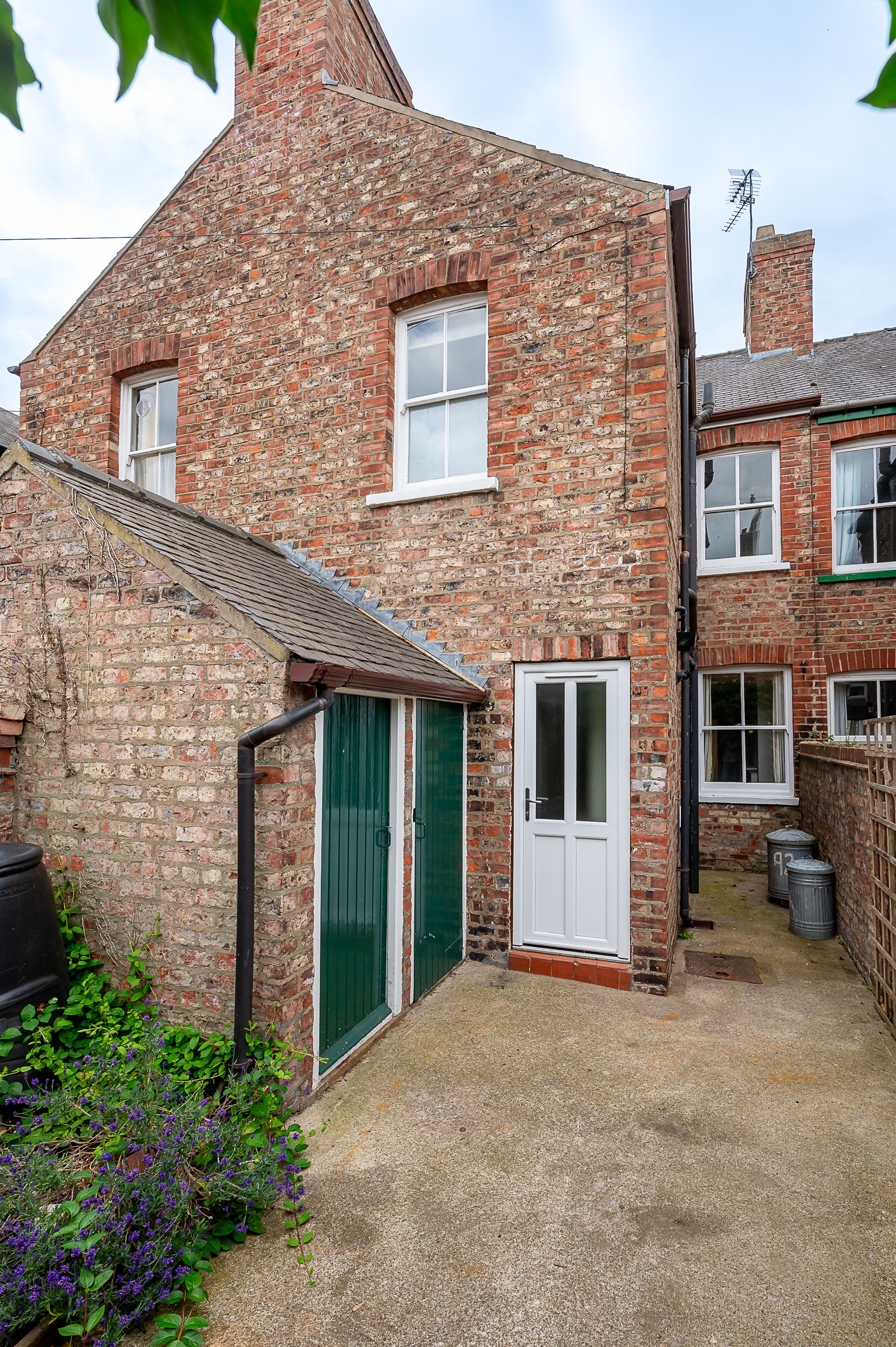2 bed mid-terraced house for sale in Knavesmire Crescent, York  - Property Image 22