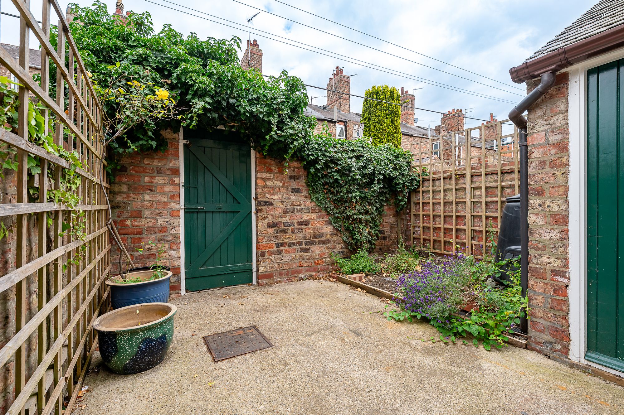 2 bed mid-terraced house for sale in Knavesmire Crescent, York  - Property Image 9