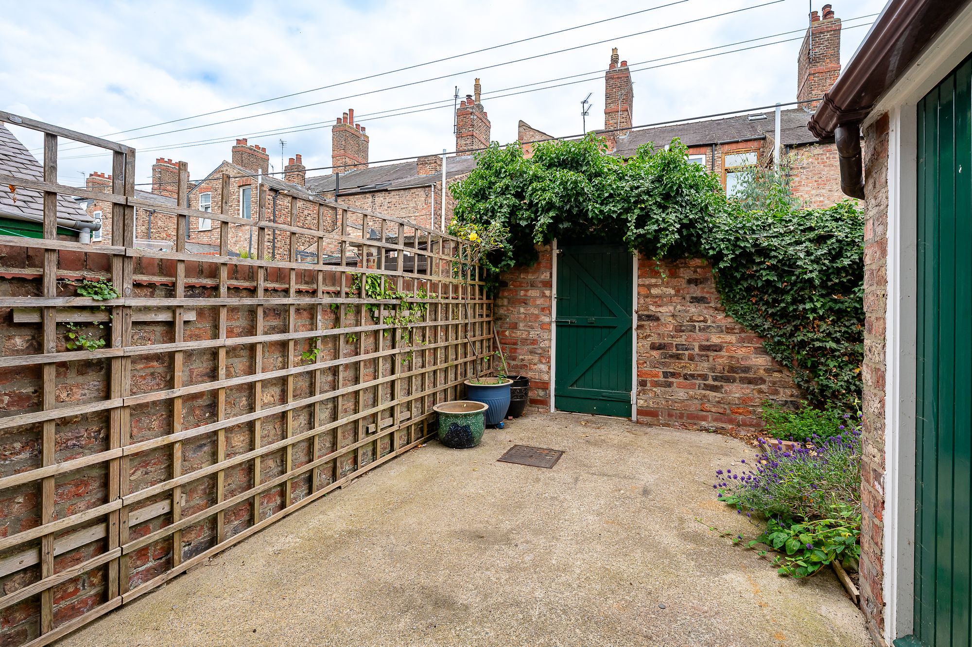 2 bed mid-terraced house for sale in Knavesmire Crescent, York  - Property Image 21