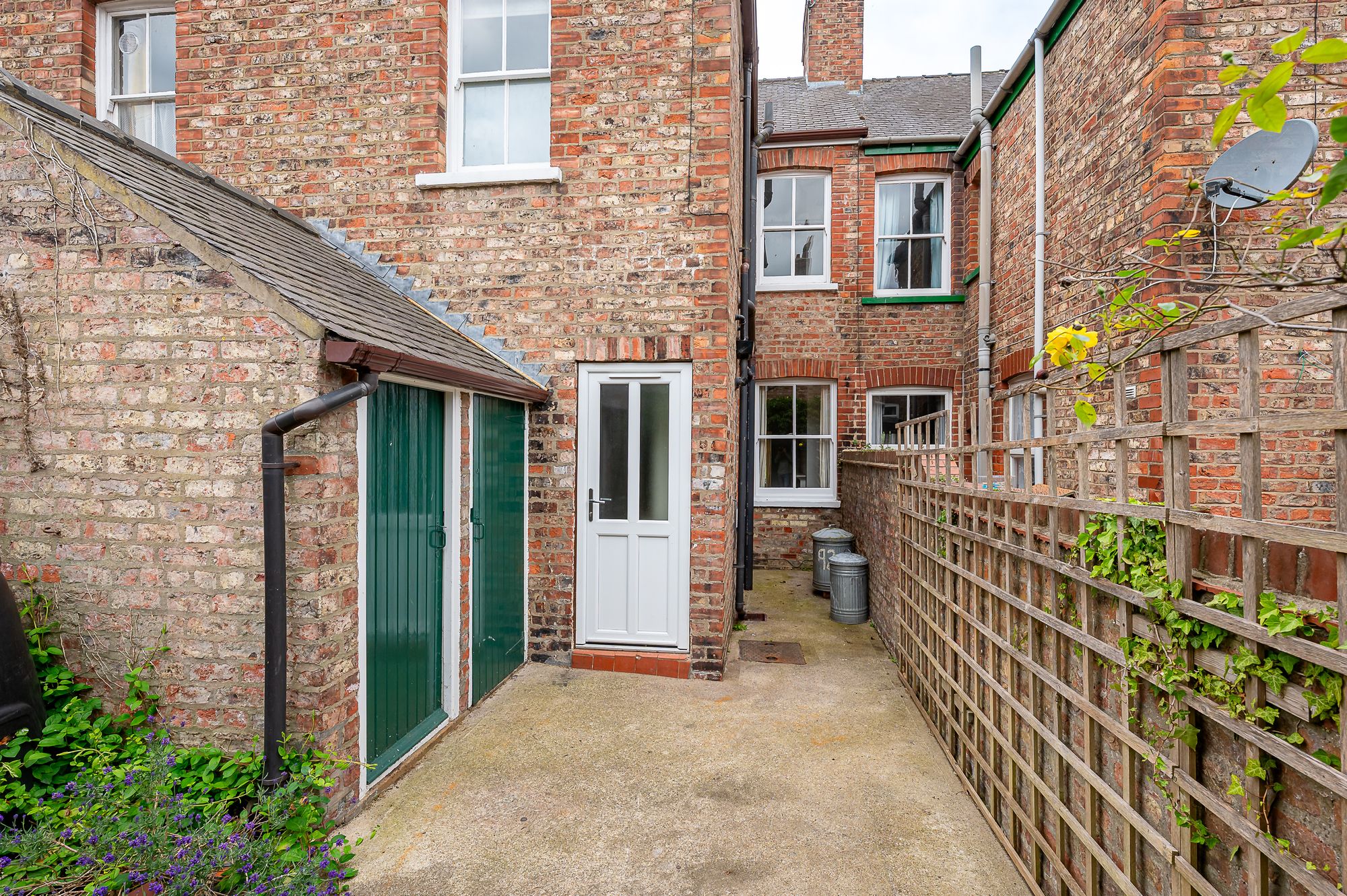 2 bed mid-terraced house for sale in Knavesmire Crescent, York  - Property Image 20
