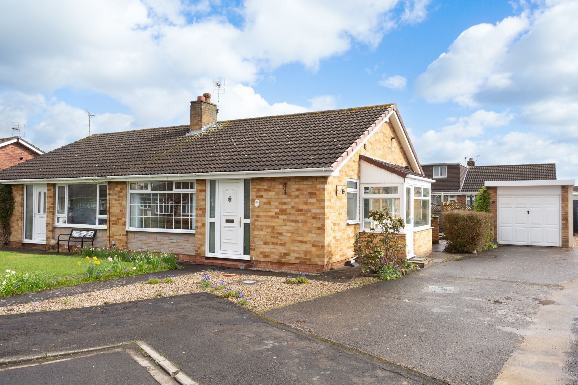 2 bed bungalow for sale in Harcourt Close, York  - Property Image 1