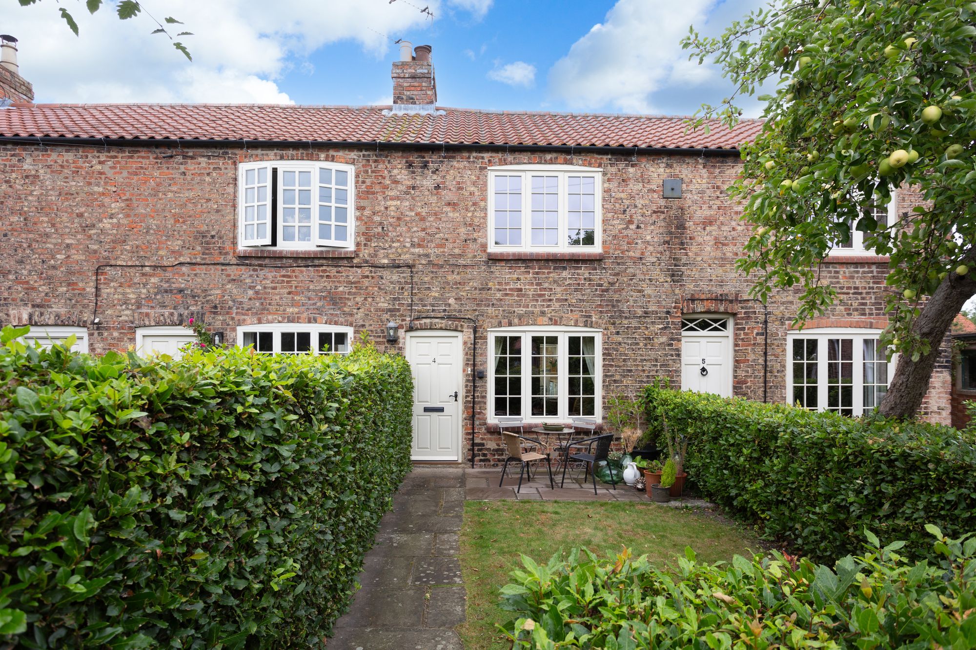 2 bed terraced cottage for sale in Church Street, York  - Property Image 1