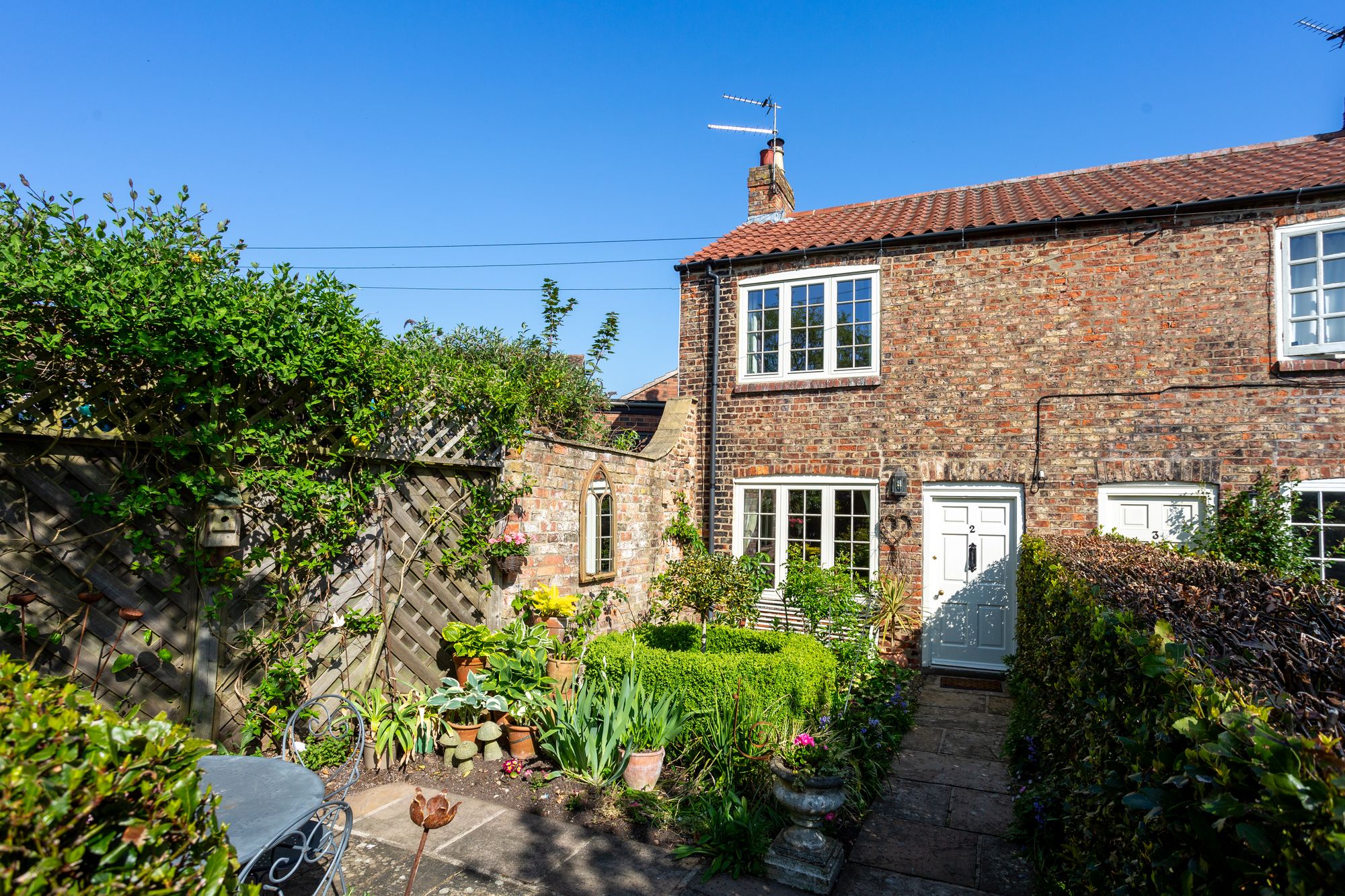 2 bed cottage for sale in Church Street, York - Property Image 1