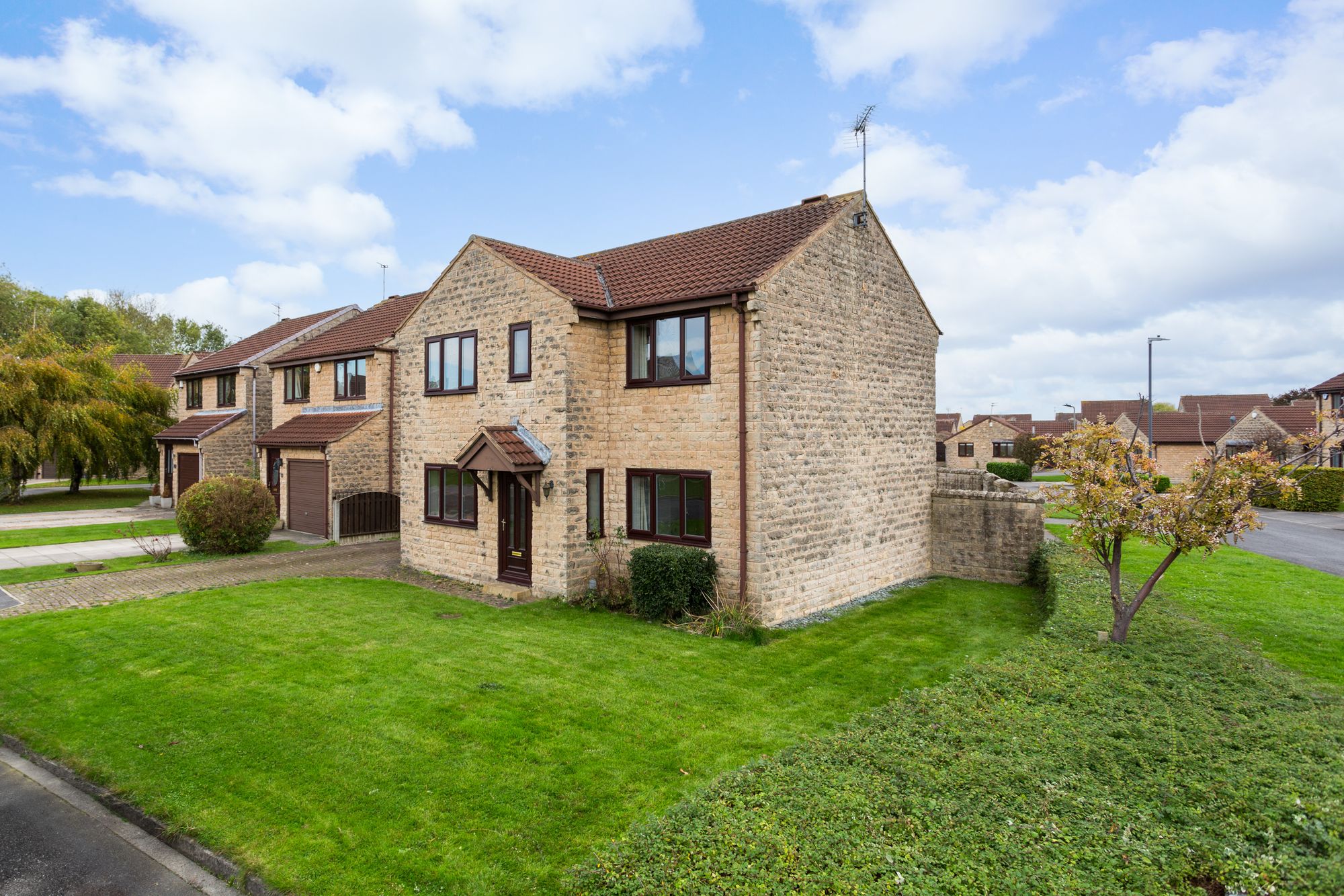 4 bed detached house for sale in Hudson Close, Tadcaster  - Property Image 1