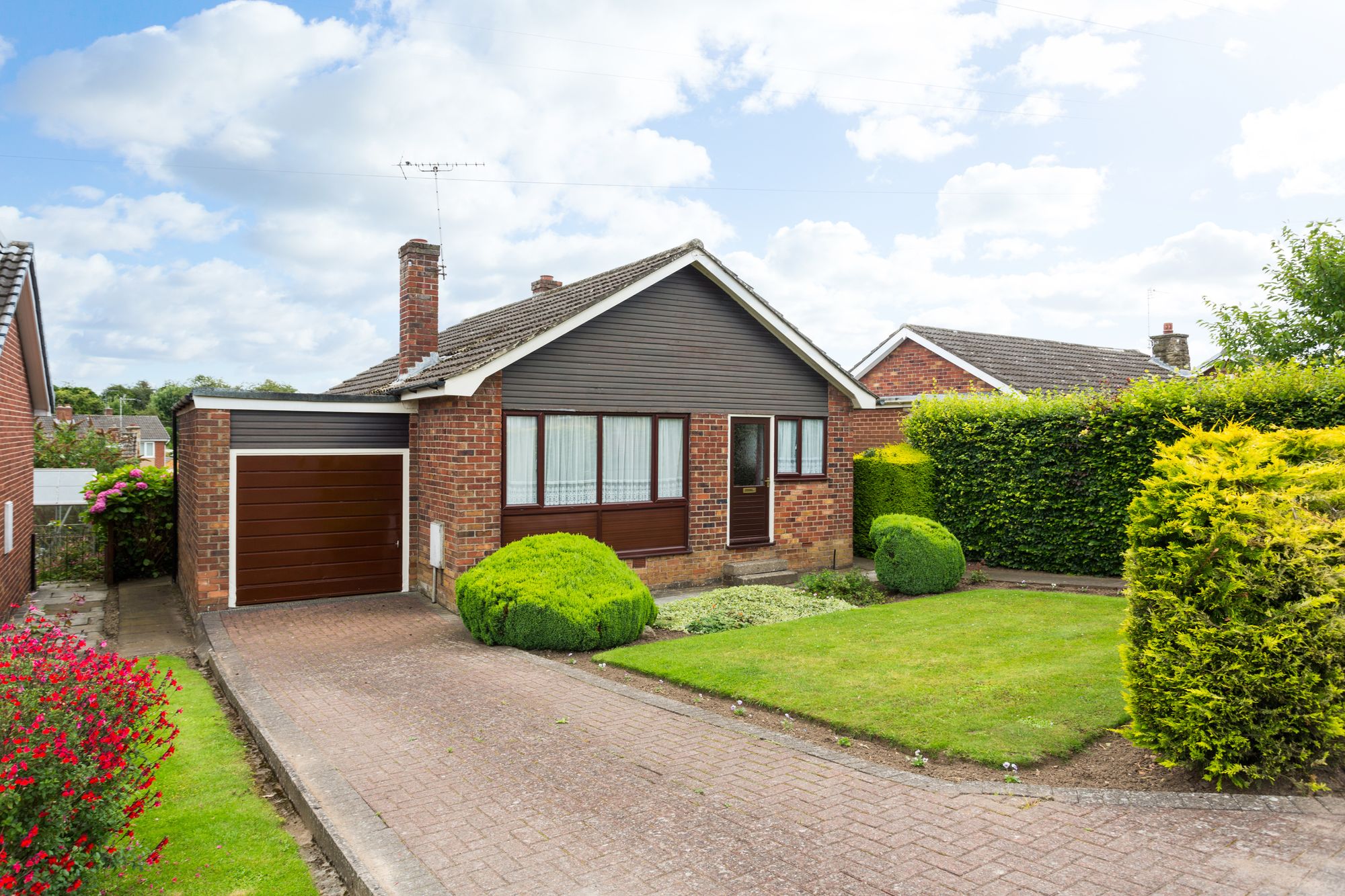 2 bed bungalow for sale in Stutton Road, Tadcaster  - Property Image 1