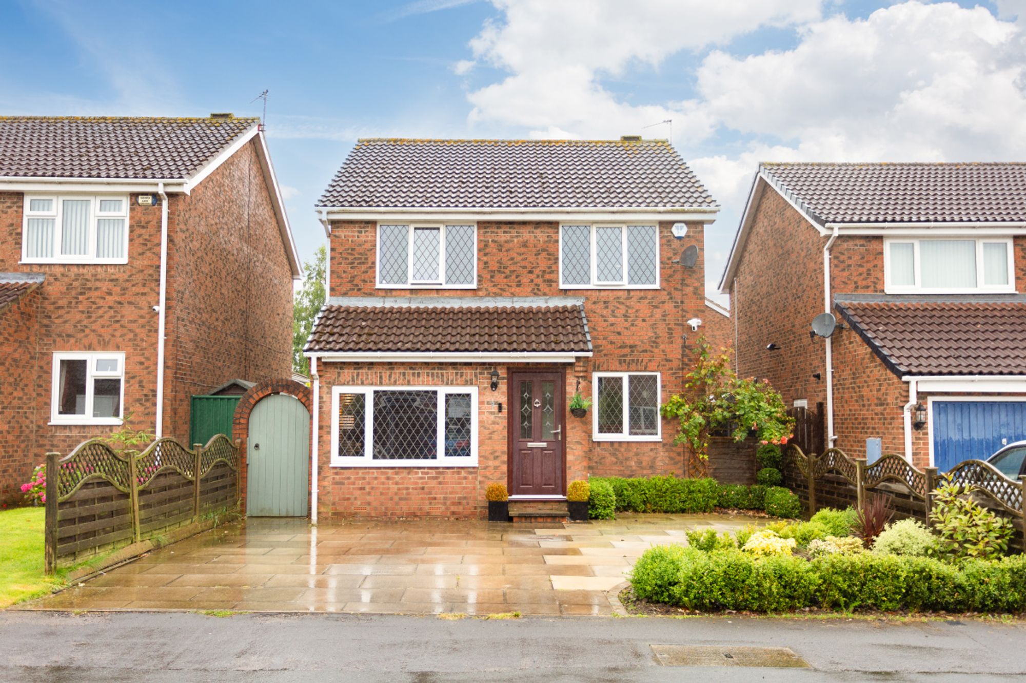 3 bed detached house for sale in Cairnborrow, York  - Property Image 1