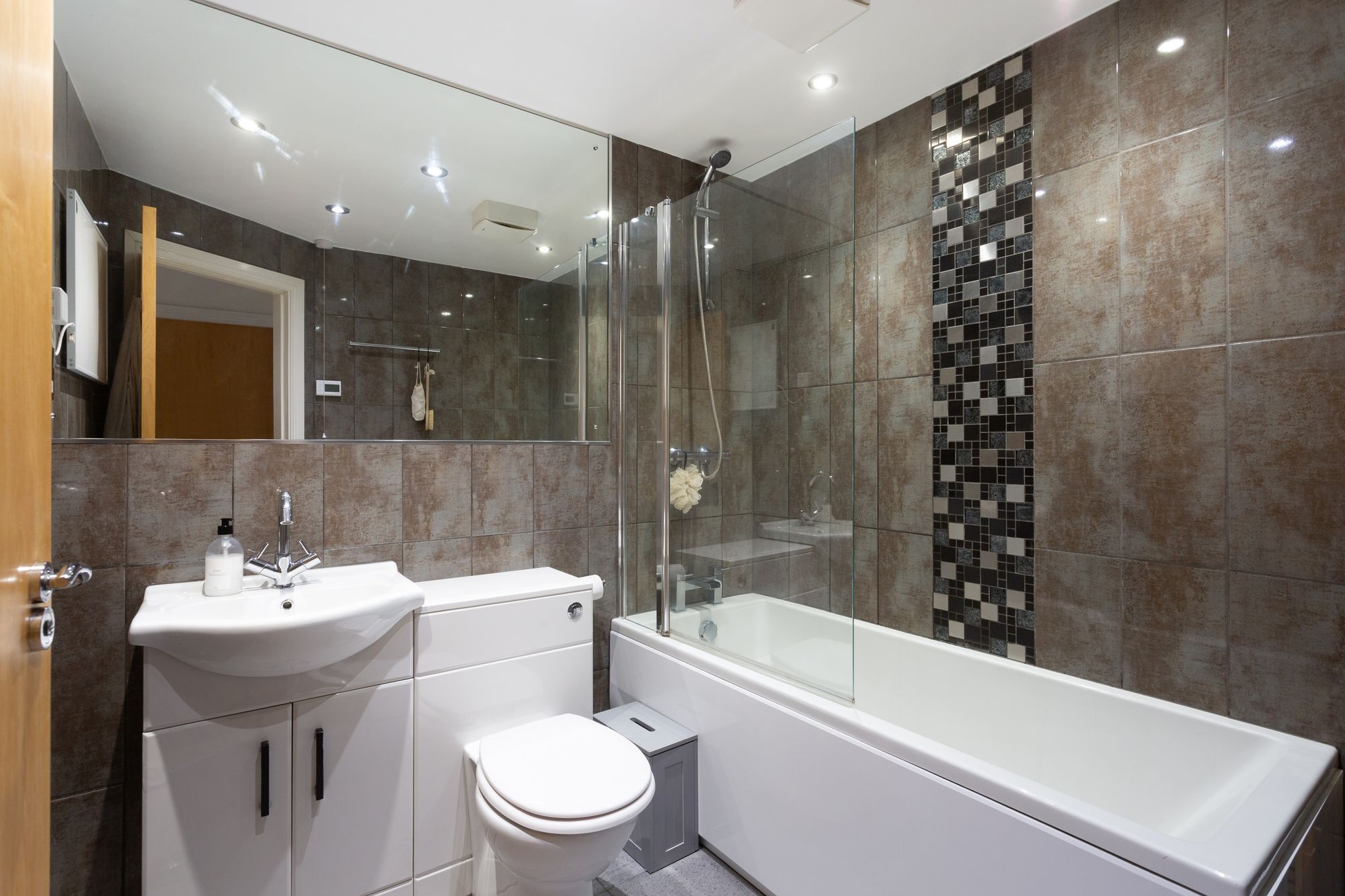 2 bed flat for sale in Piccadilly, York  - Property Image 5