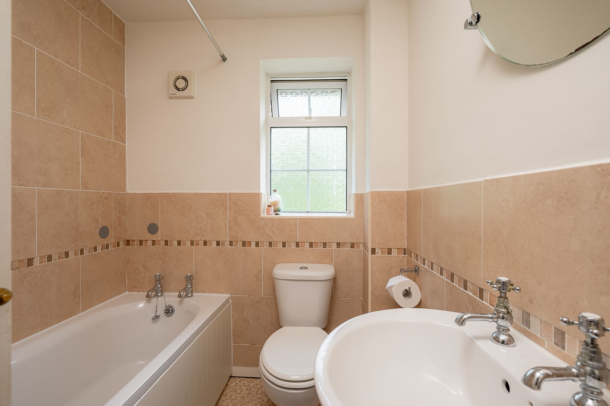 2 bed mid-terraced house for sale in Fairfax Croft, York  - Property Image 4