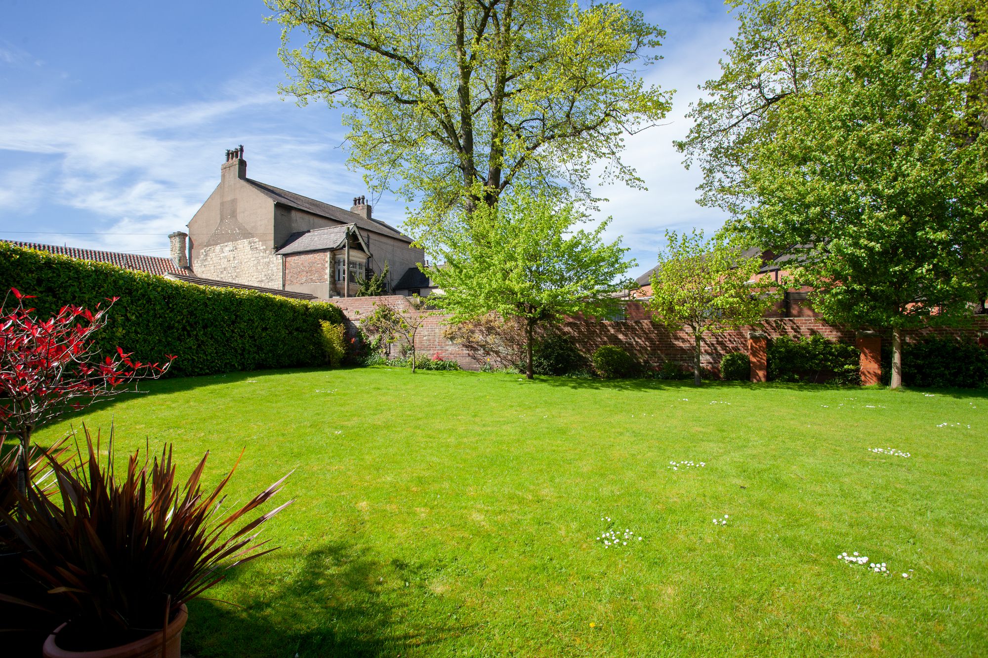 2 bed terraced house for sale in Churchyard, Tadcaster  - Property Image 3