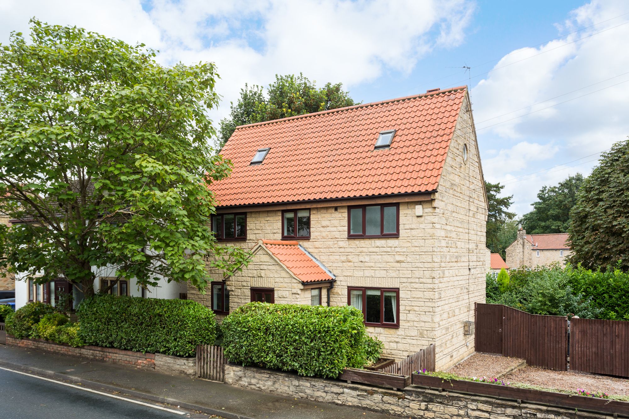 5 bed house for sale in Main Street, Leeds  - Property Image 1