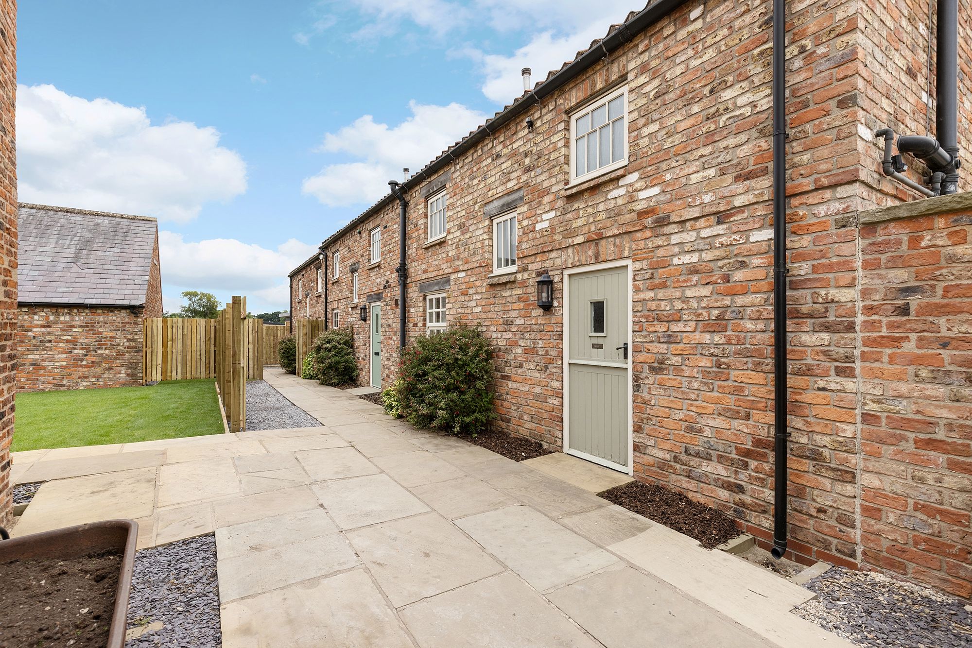 3 bed terraced cottage for sale in Chestnut Farm, York - Property Image 1