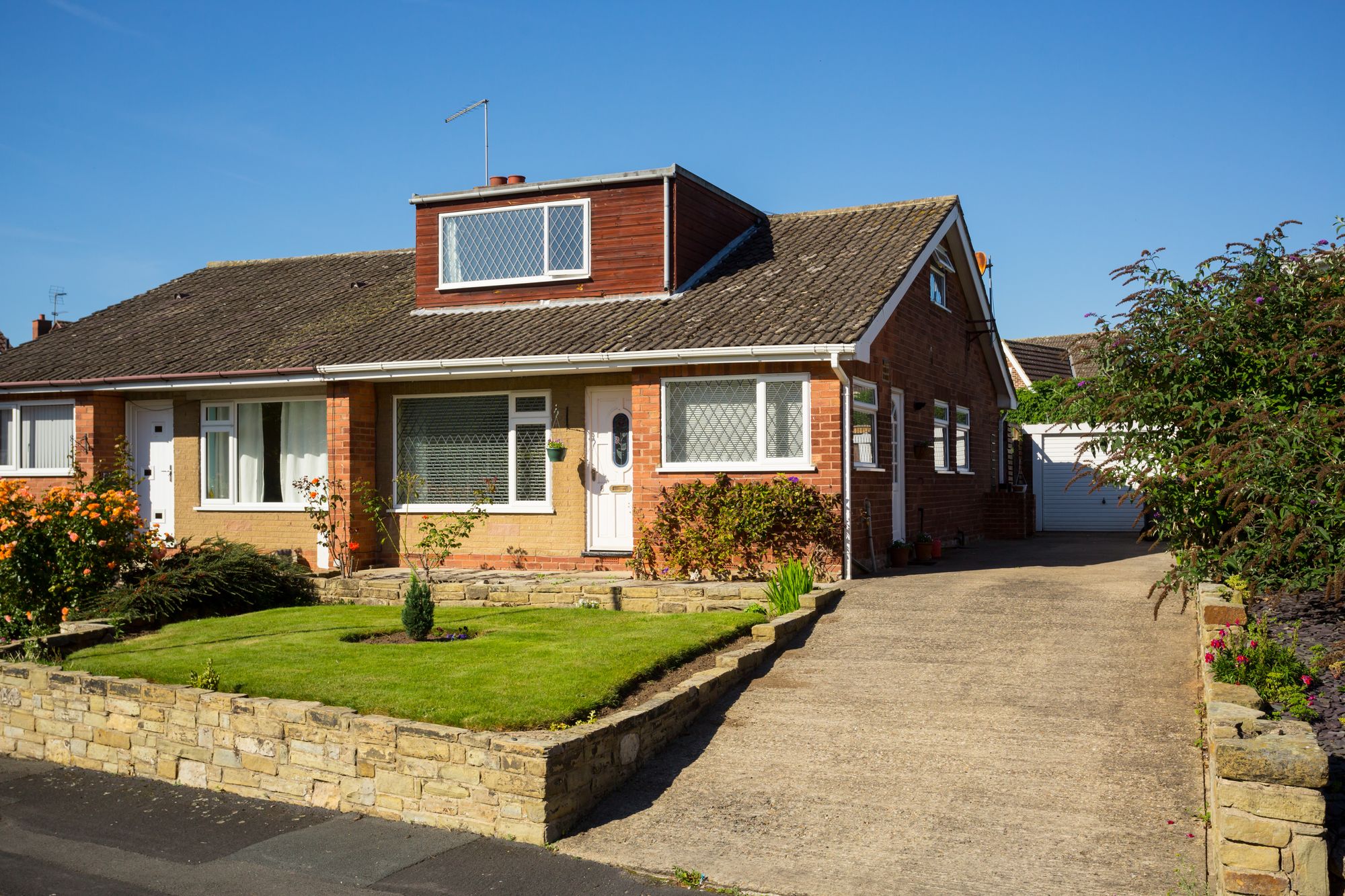 5 bed semi-detached bungalow for sale in The Fairway, Tadcaster  - Property Image 1