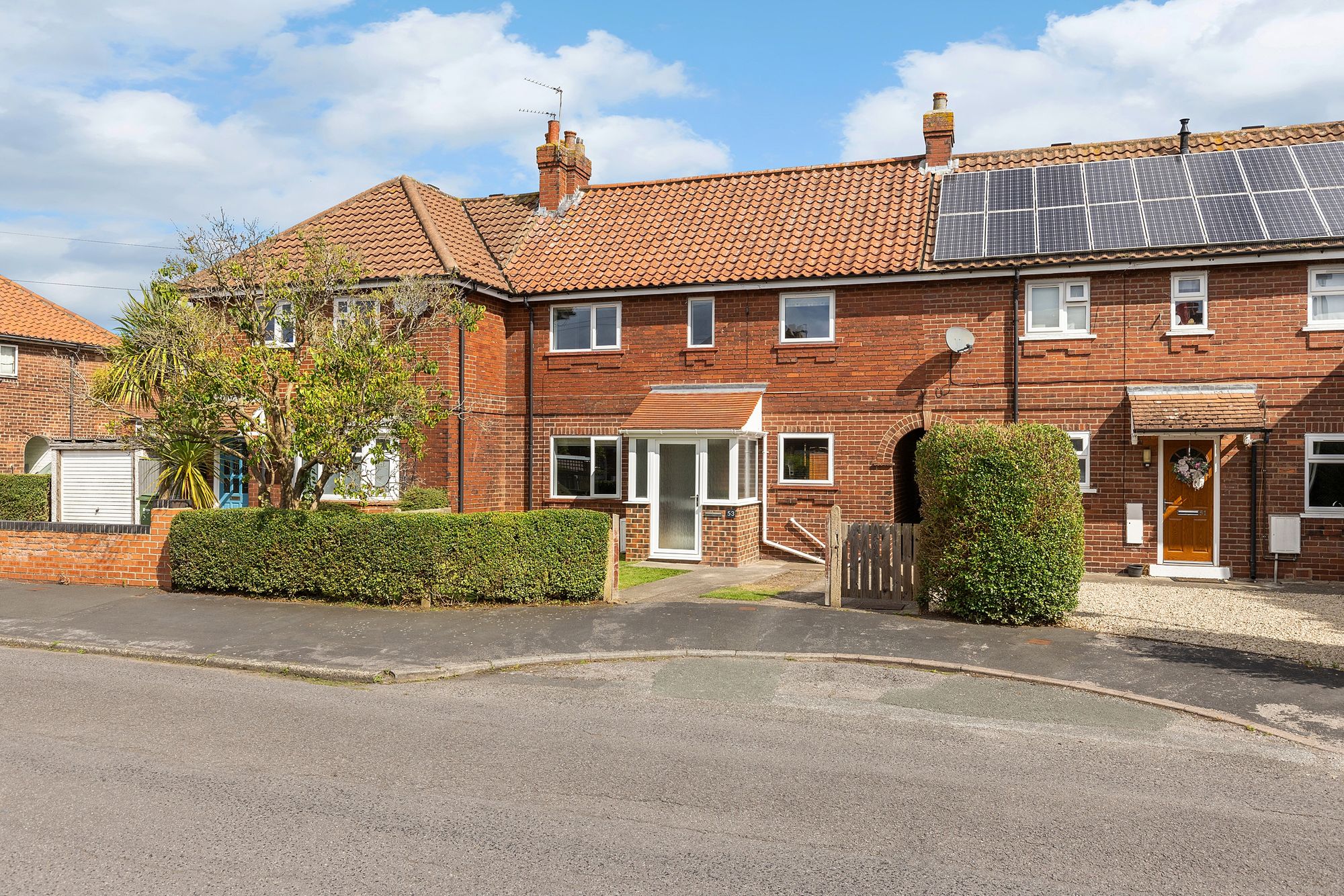 3 bed mid-terraced house for sale in Ouseburn Avenue, York, YO26