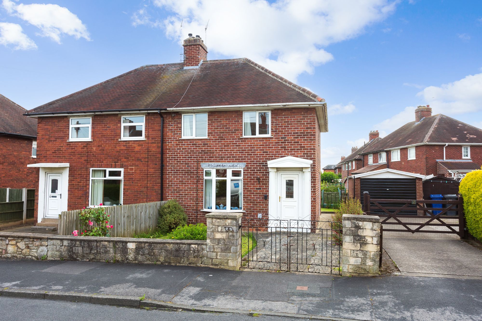 3 bed house for sale in Auster Bank Avenue, Tadcaster  - Property Image 1