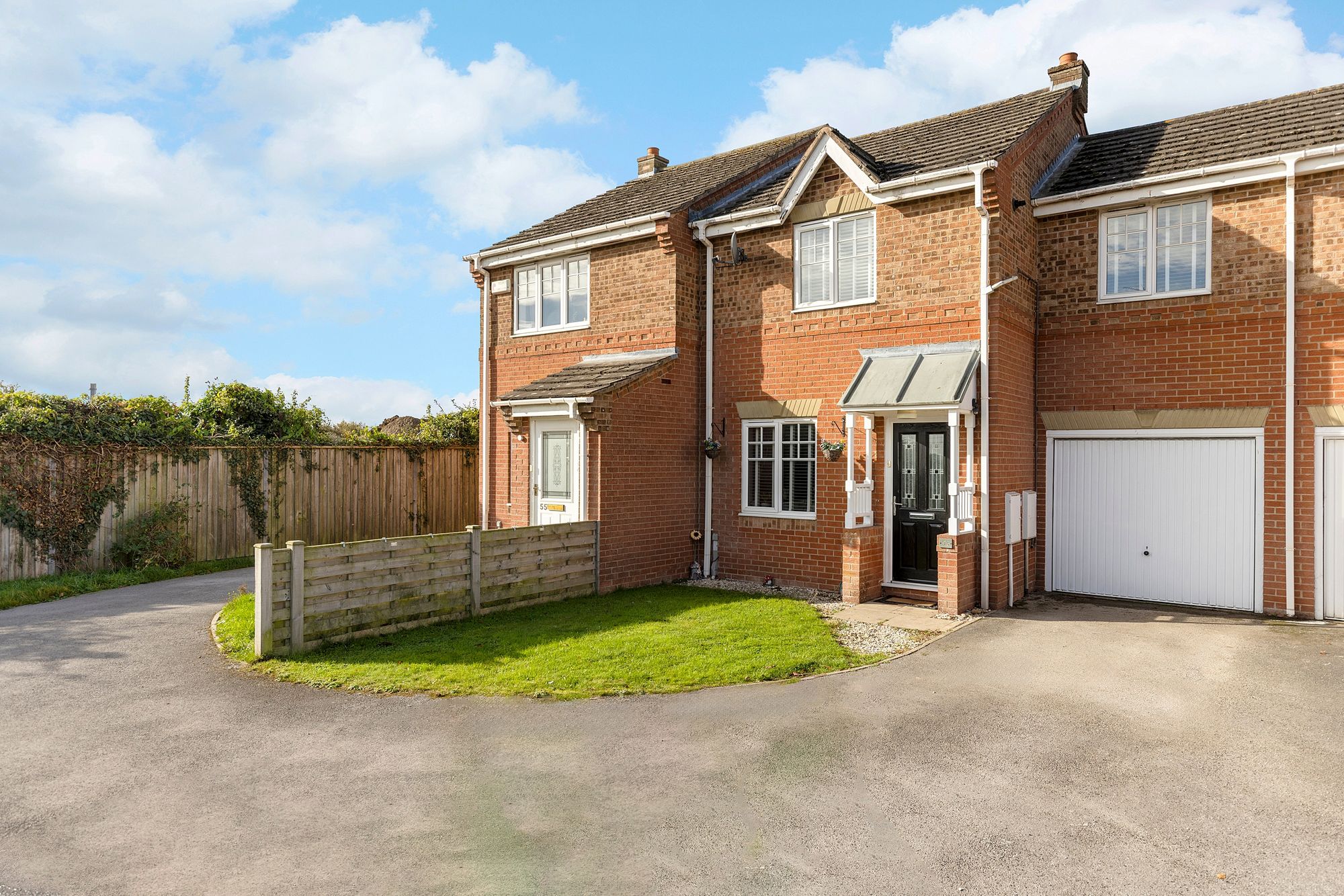 3 bed mid-terraced house for sale in Leadley Croft, York, YO23