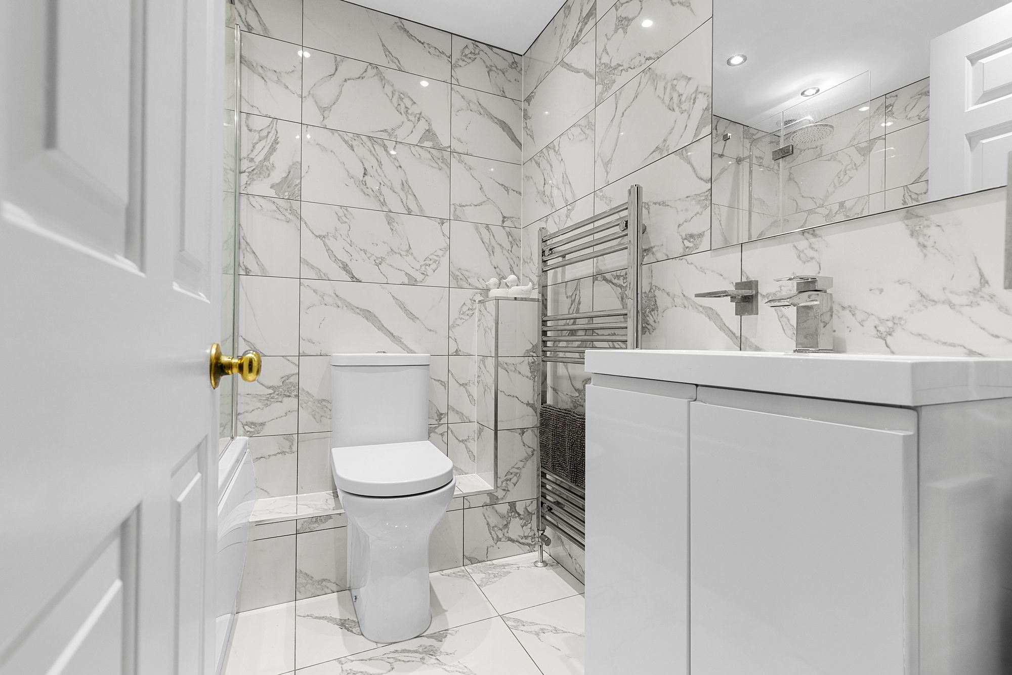 3 bed mid-terraced house for sale in Leadley Croft, York  - Property Image 3