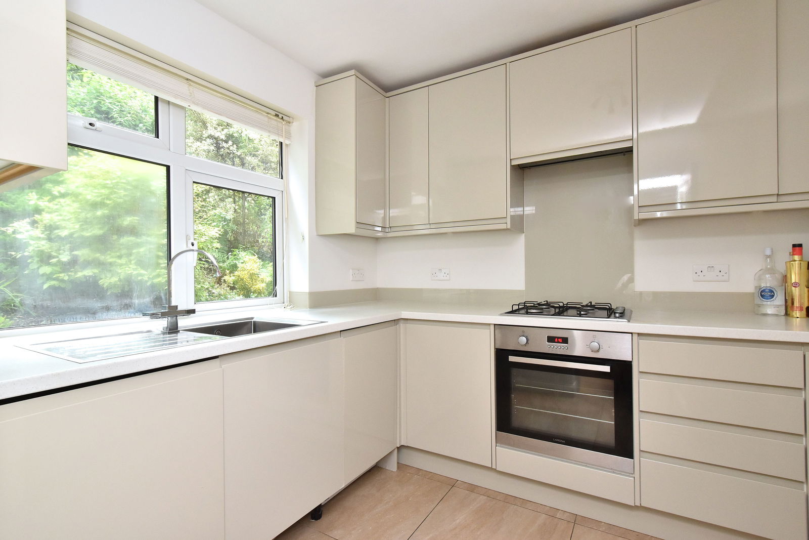 1 bed flat for sale in London Road, London  - Property Image 3