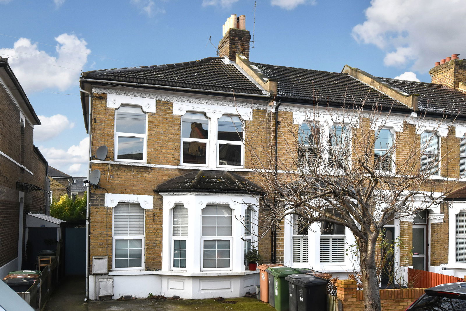 2 bed flat for sale in Rathfern Road, London  - Property Image 1