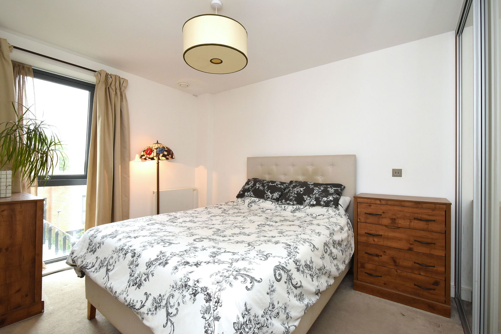 2 bed apartment for sale in Queens Road, London  - Property Image 8