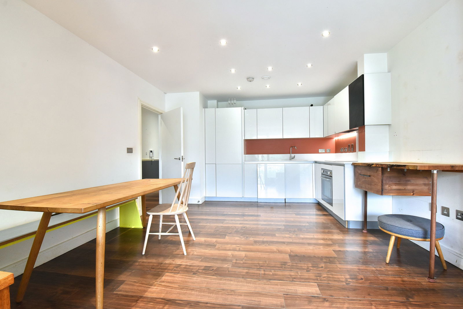 2 bed apartment for sale in Queens Road, London  - Property Image 4