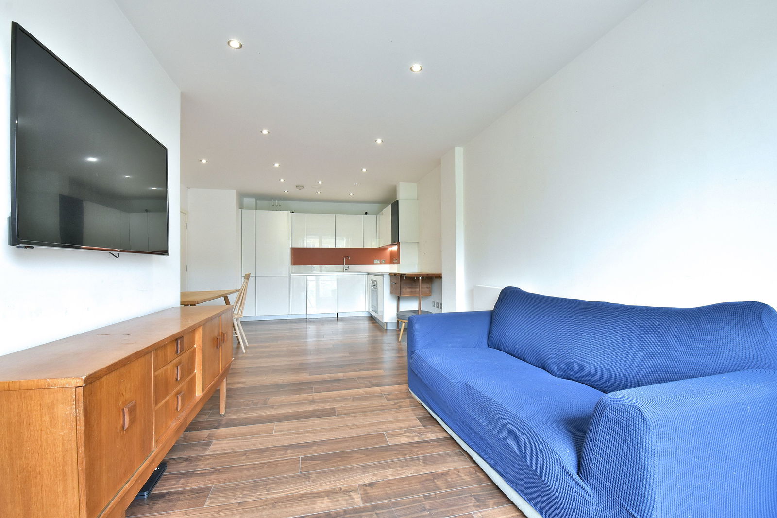 2 bed apartment for sale in Queens Road, London  - Property Image 7