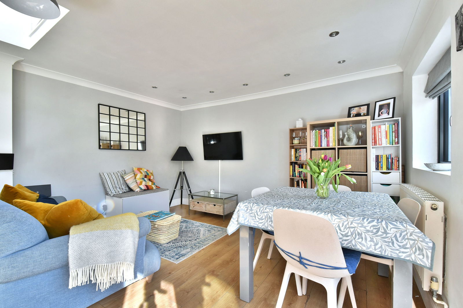 2 bed flat for sale in Faversham Road, London  - Property Image 3