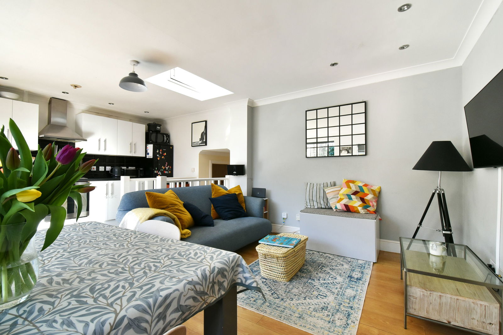 2 bed flat for sale in Faversham Road, London  - Property Image 5