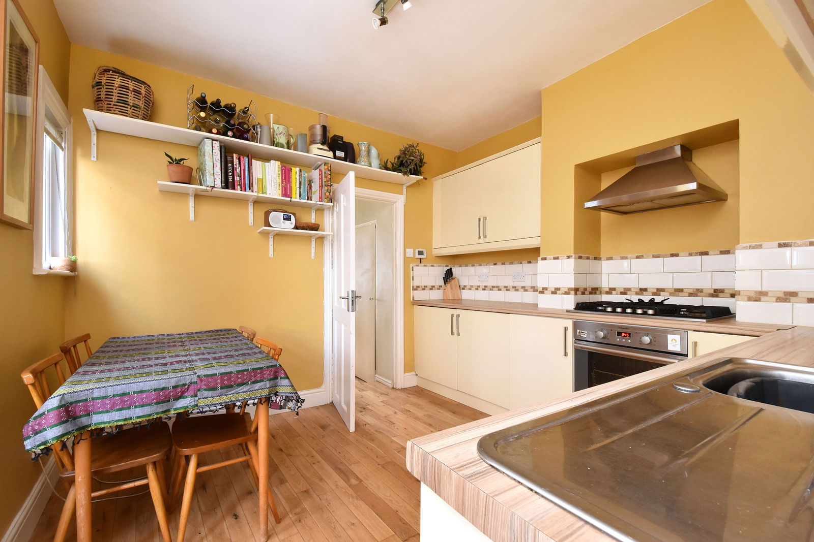 1 bed ground floor flat for sale in Farren Road, London  - Property Image 6