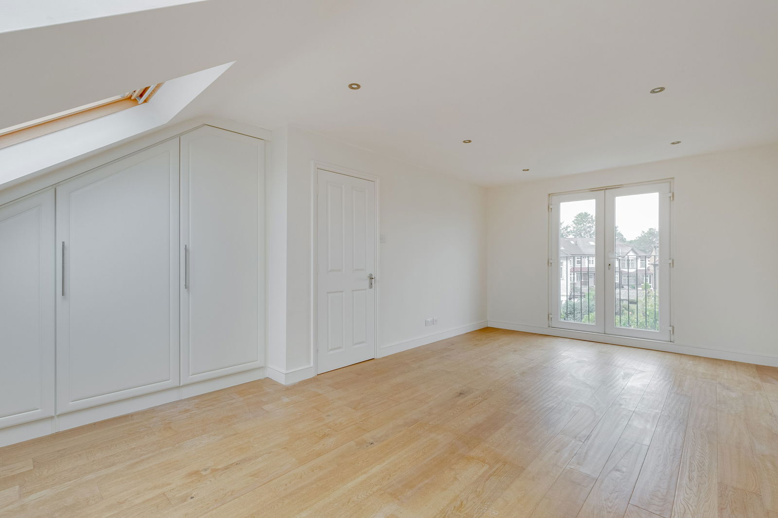 4 bed terraced house for sale in Hawkesfield Road, London  - Property Image 11