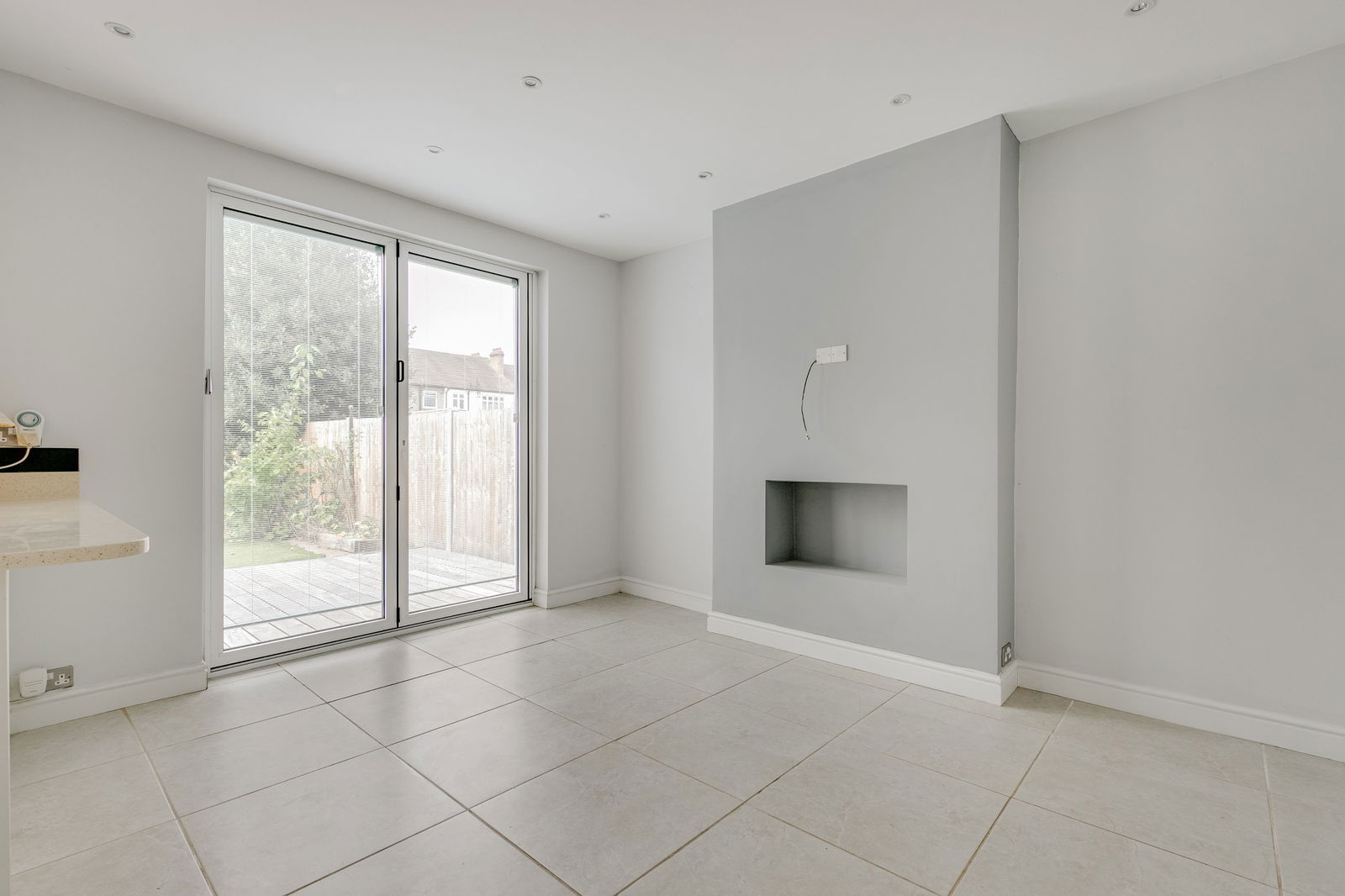4 bed terraced house for sale in Hawkesfield Road, London  - Property Image 7