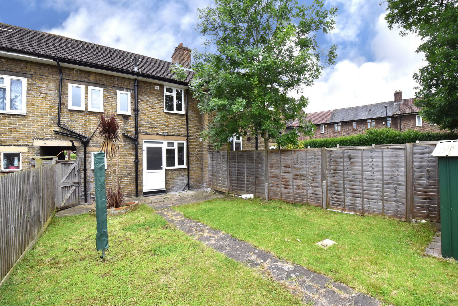 2 bed terraced house to rent in Playgreen Way, London  - Property Image 9