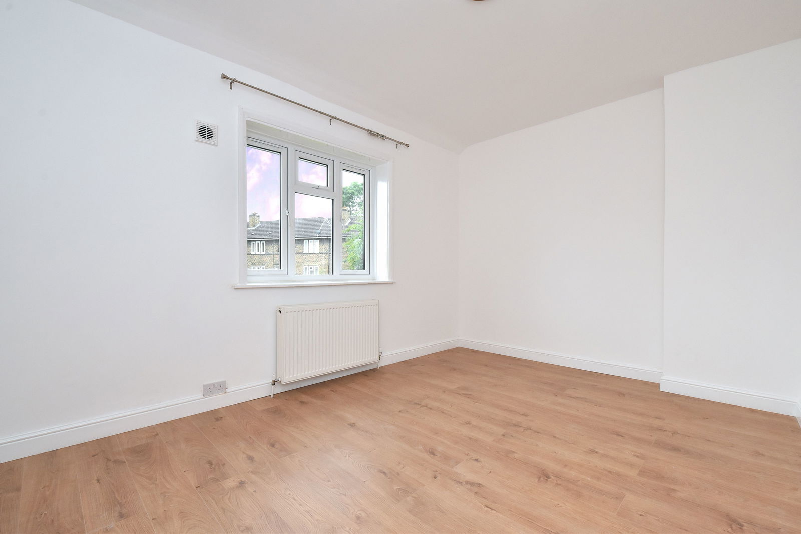 2 bed terraced house to rent in Playgreen Way, London  - Property Image 7