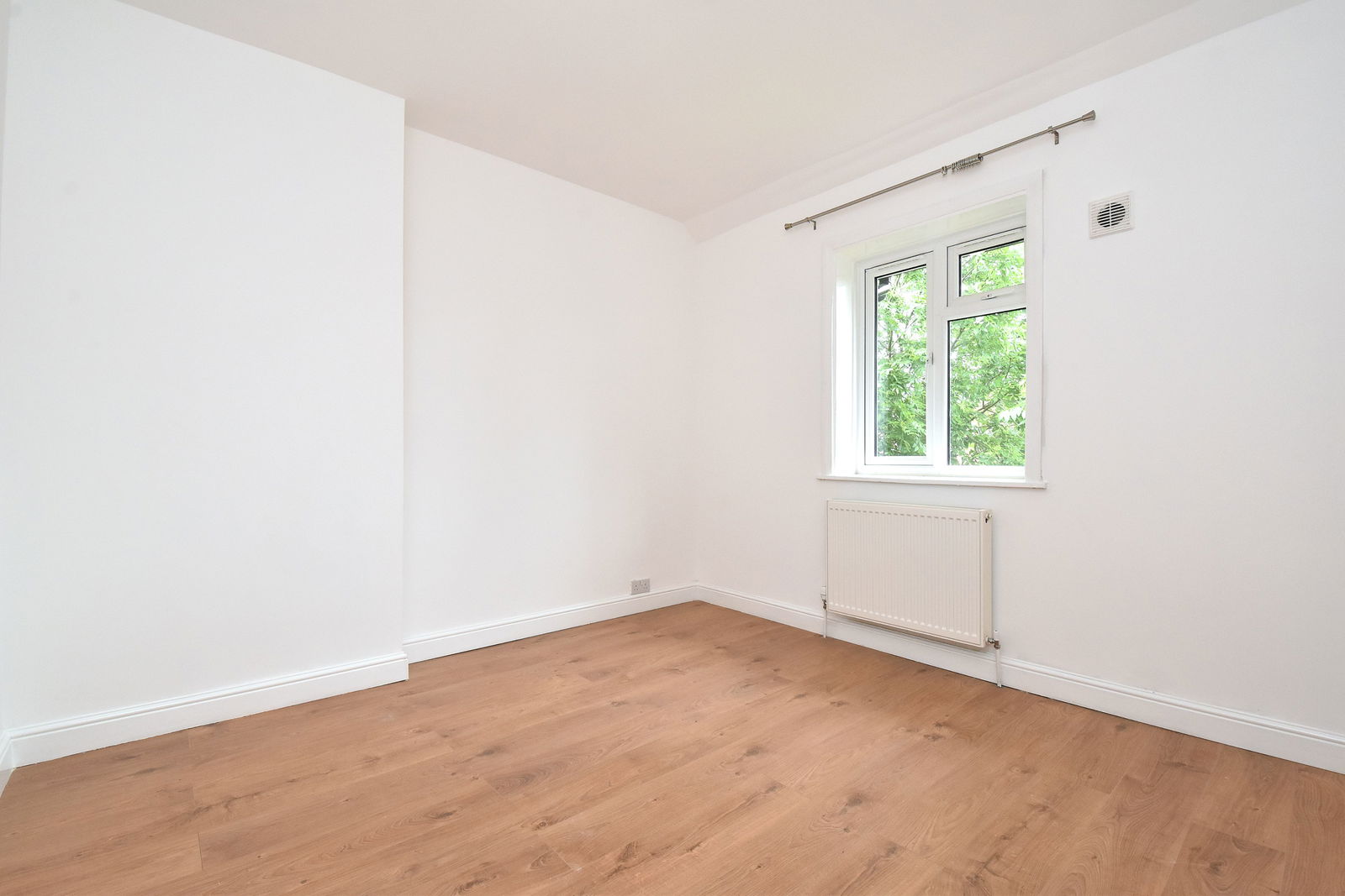 2 bed terraced house to rent in Playgreen Way, London  - Property Image 6